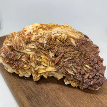 Vanadinite on Barite