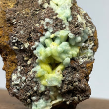 Plumbogummite