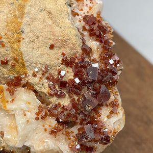 Vanadinite on Barite