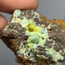 Plumbogummite